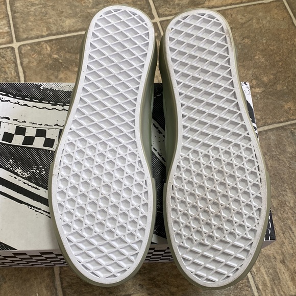 Vans Limited Edition Glow In The Dark Slip-On Shoes.  Zumies Exclusive. - Picture 9 of 9